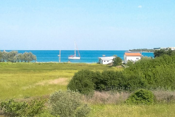 House / Villa first row to the sea