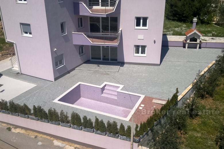 Family house with three apartments, for sale