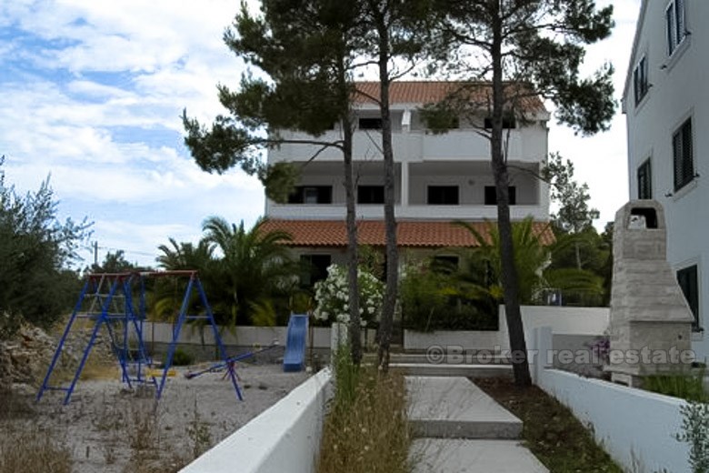 Apartment on the ground floor, 80 meters from the sea