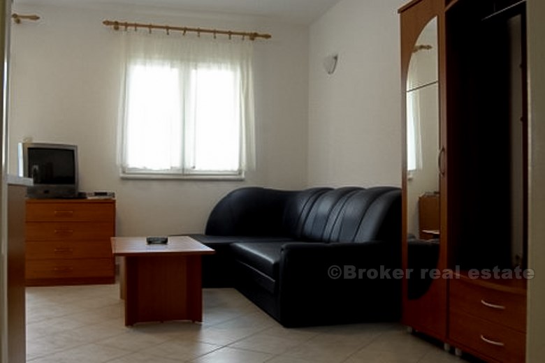 Apartment on the ground floor, 80 meters from the sea