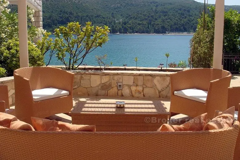 Belle villa directement au dessus de la mer Adriatique