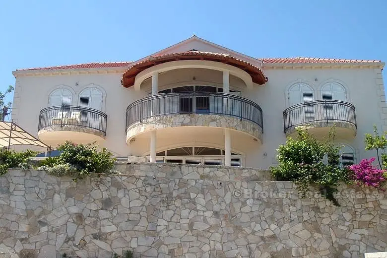 Vacker villa direkt över Adriatiska havet