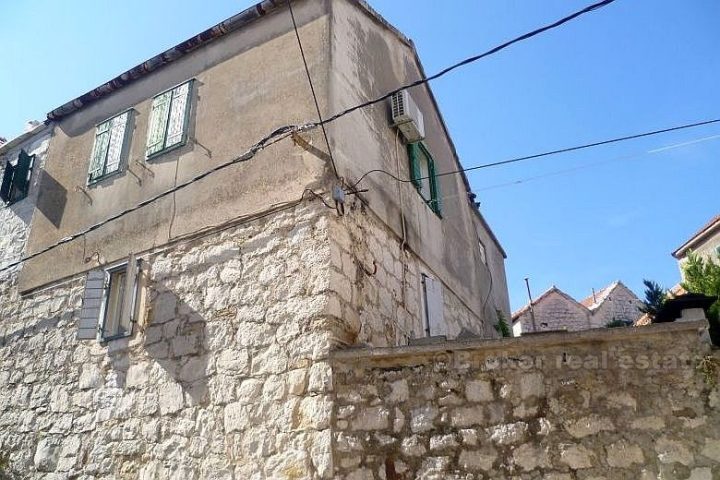 Stone house in attractive location