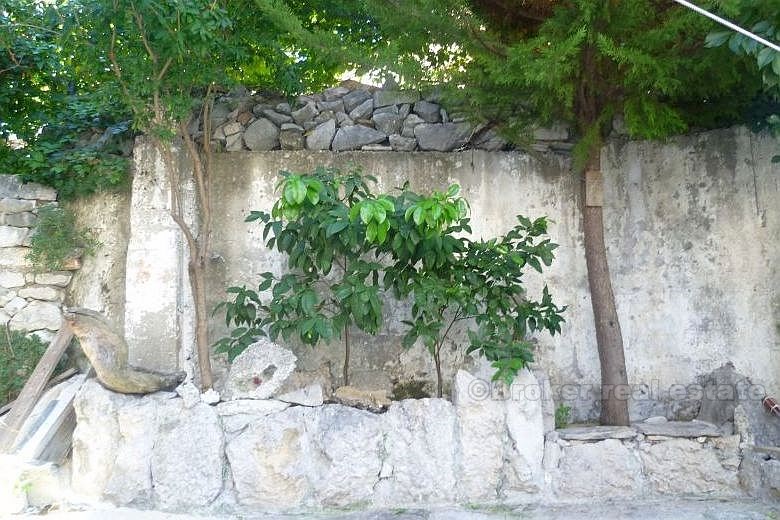 Maison en pierre dans un emplacement attractif