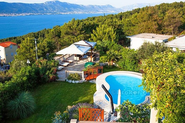 House / Villa surrounded by Mediterranean garden, for rent