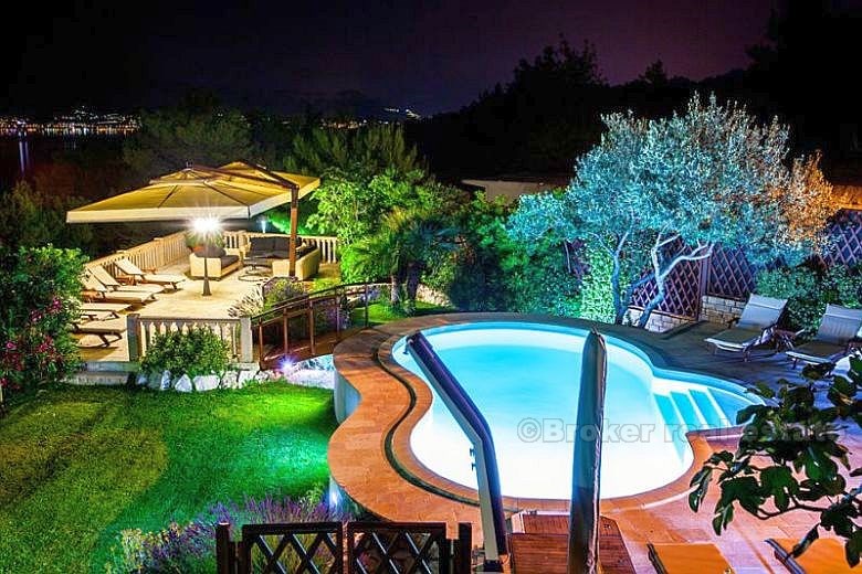 House / Villa surrounded by Mediterranean garden, for rent