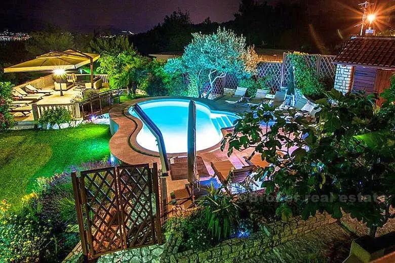 Haus / Villa umgeben von mediterranem Garten, zu vermieten