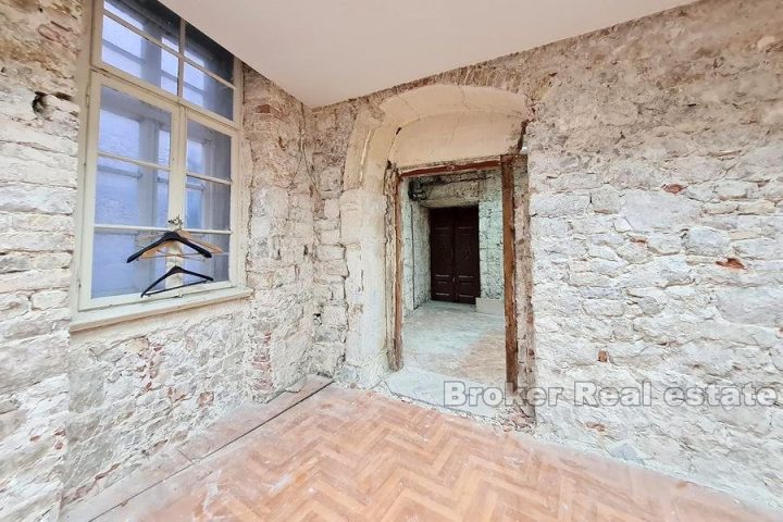 Apartment / Office space in the center of town, for sale