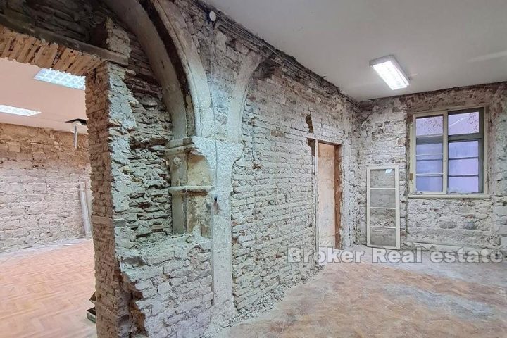 Apartment / Office space in the center of town, for sale