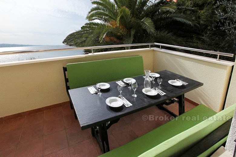 Villa with swimming pool, first row to the sea, for sale