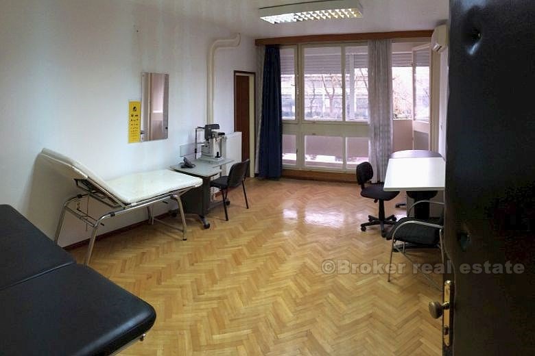 Tre roms leilighet kontor / herberge / kontor, til salgs