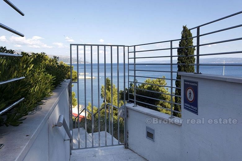 Apartment next to the sea, for sale