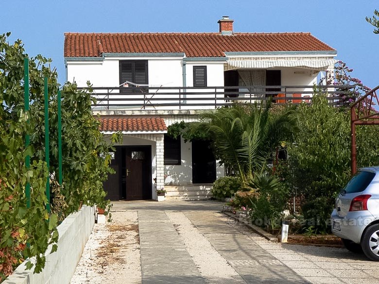 Family house with 7 bedrooms, for sale