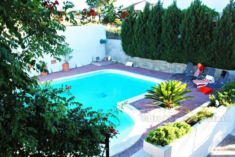 Villa avec piscine, à vendre
