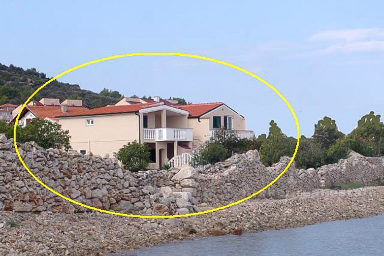 Attraktiv villa ved sjøen, for salg