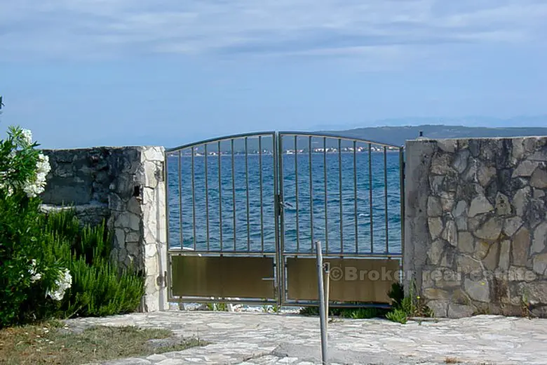 Bella villa in riva al mare, in vendita