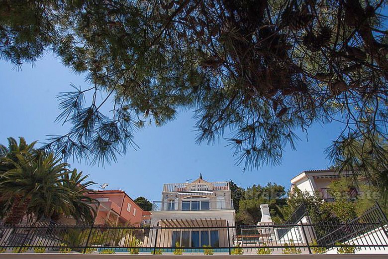 Luxus-Villa am Meer, mit Schwimmbad, zu verkaufen