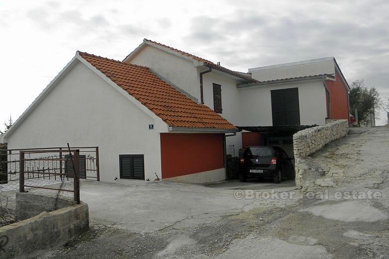 House with 266 m2 of living space, for sale