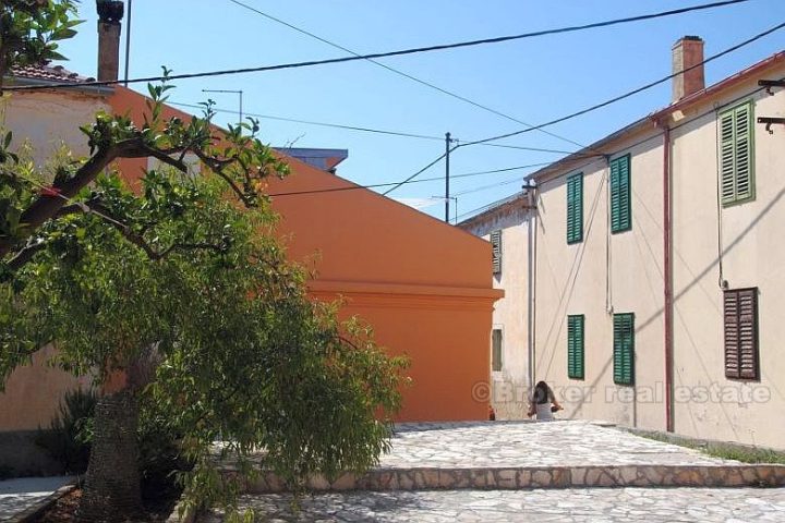 House on two floors with a terrace