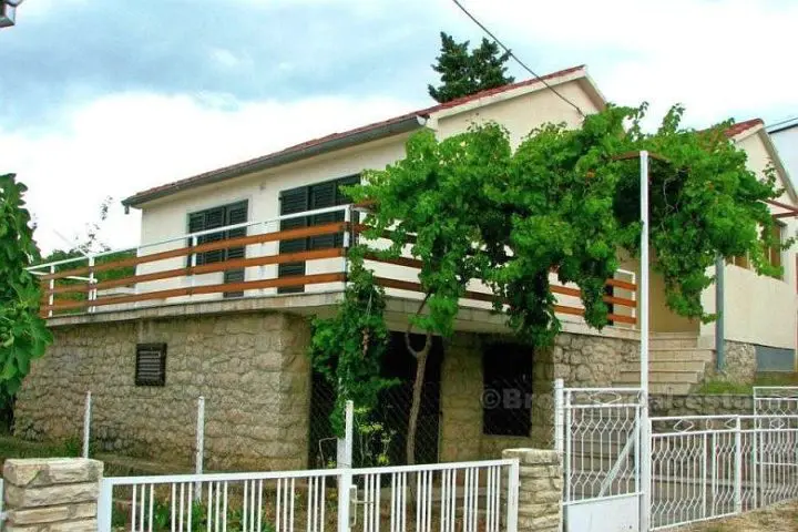 House with sea view, 80m from the sea, for sale