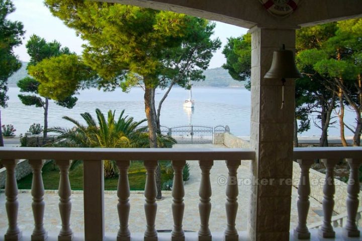 House / villa located in a small romantic place, for sale