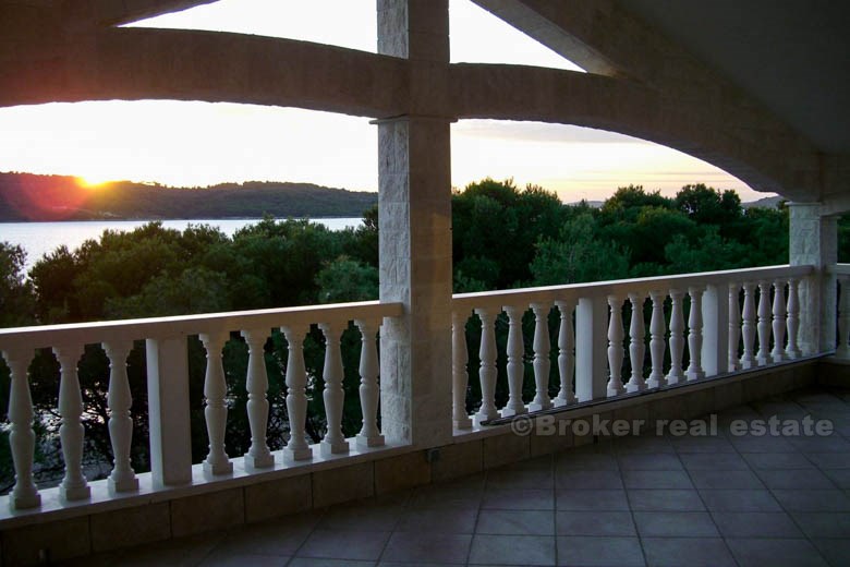 House / villa located in a small romantic place, for sale