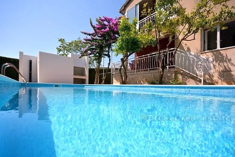 Einfamilienhaus mit Schwimmbad, zum Verkauf