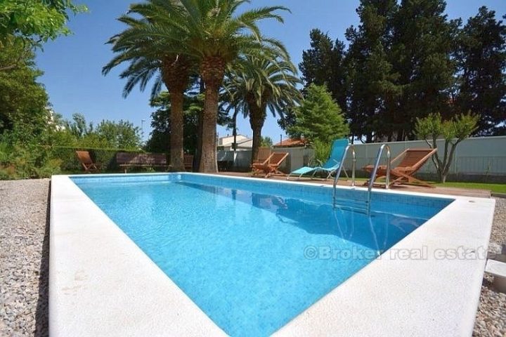 Detached house with a swimming pool, for sale