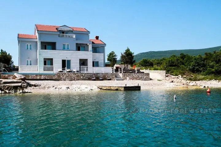 Villa by the sea, for sale