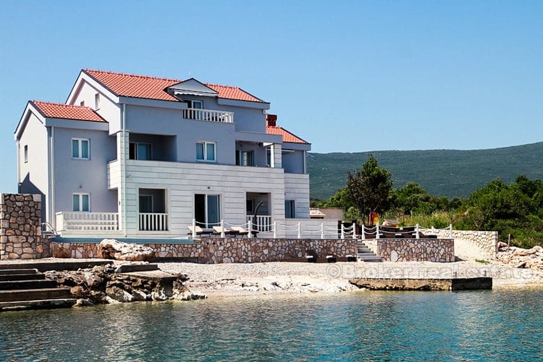 Villa ved sjøen, for salg