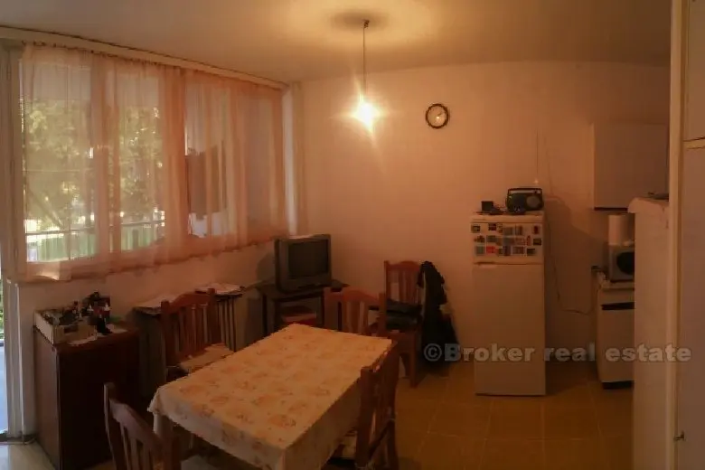To roms leilighet for renovering, til salgs
