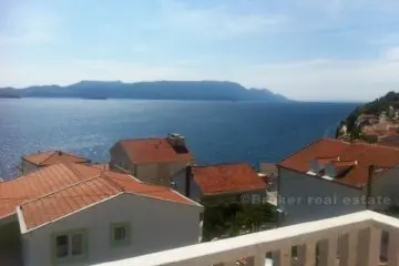 Several apartments with sea view