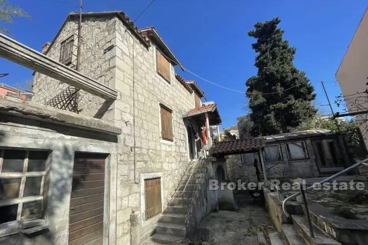 Detached stone house, for sale