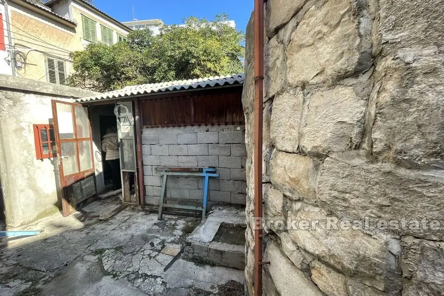 Samostatný kamenný dům k prodeji