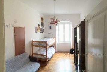 Four bedroom apartment in the center of town