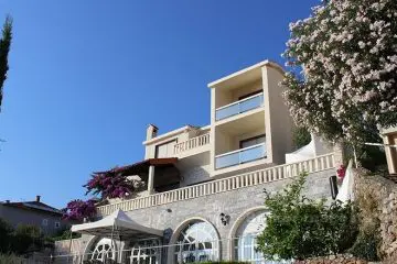 Villa with stunning sea views, for sale