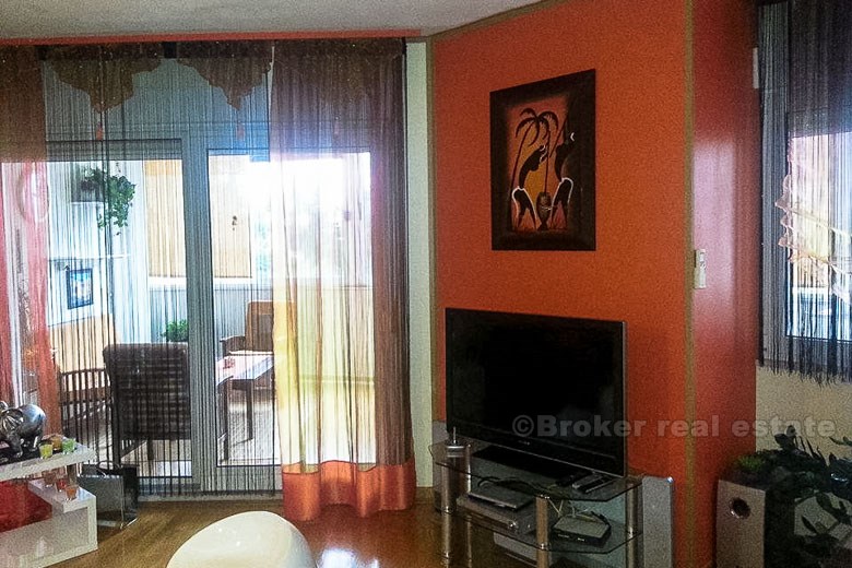 Three-room apartment on Znjan, for rent