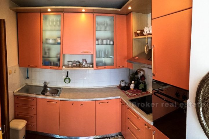 Comfortable three-room apartment on Blatine, for rent