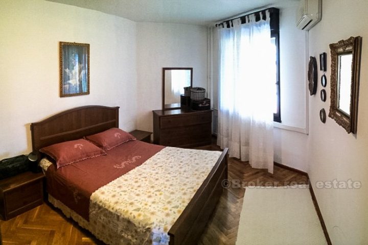 Comfortable three-room apartment on Blatine, for rent