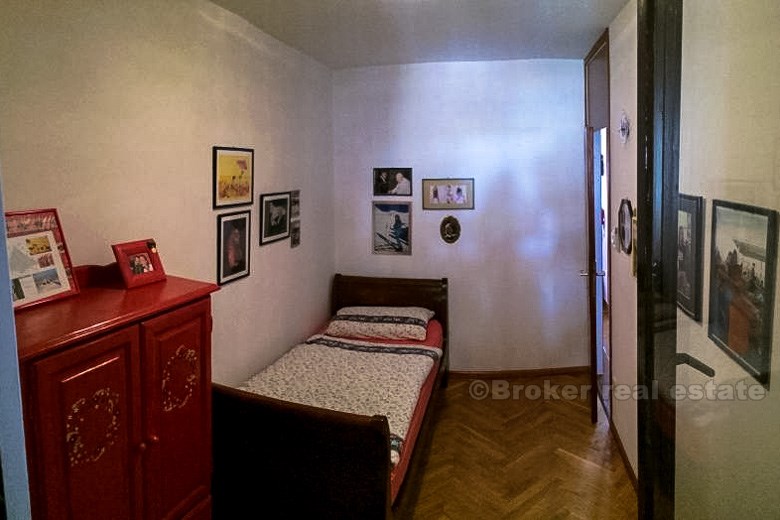 Comfortable three-room apartment on Blatine, for rent