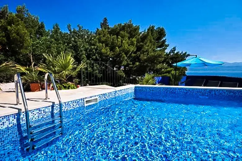 Schöne moderne Villa mit Pool, zum Verkauf