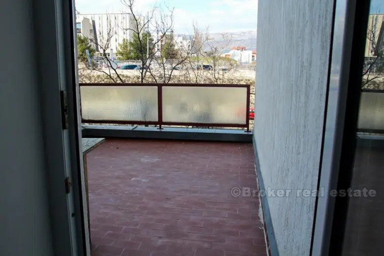 Lägenhet med balkong och terrass