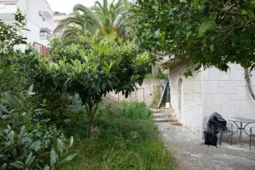 Detached house near the center of town