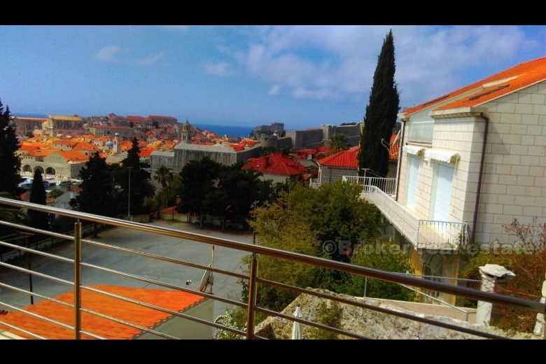 Casa con bella vista su Dubrovnik, in vendita