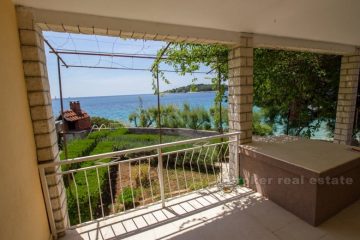 Charming house by the sea, for sale