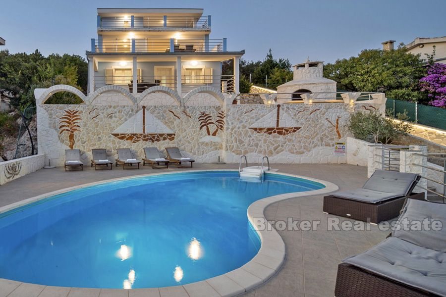 Vakker villa med svømmebasseng, til salgs