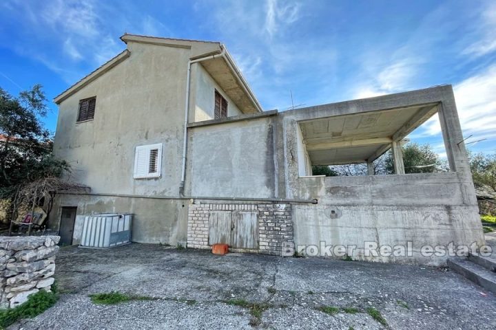 Unfinished house at first row to the sea