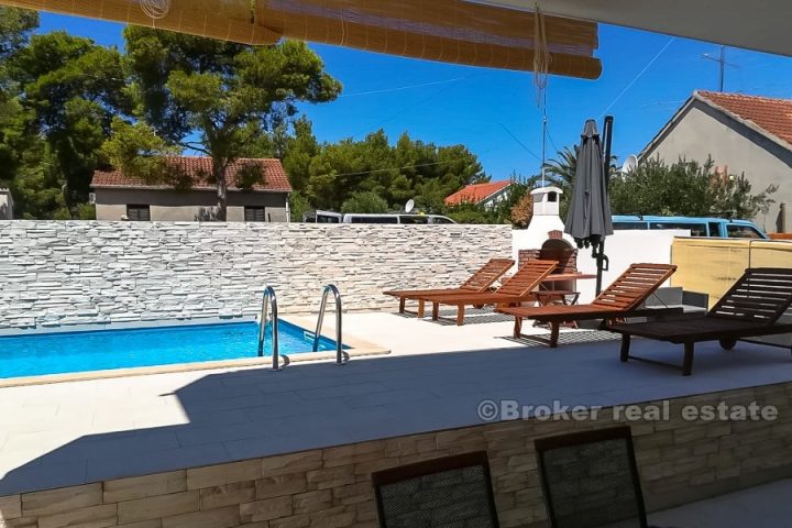 Villa with pool, for sale