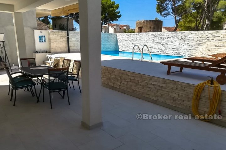 Villa with pool, for sale