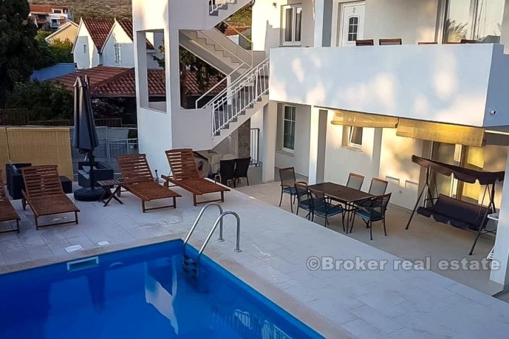 Villa with pool, for sale